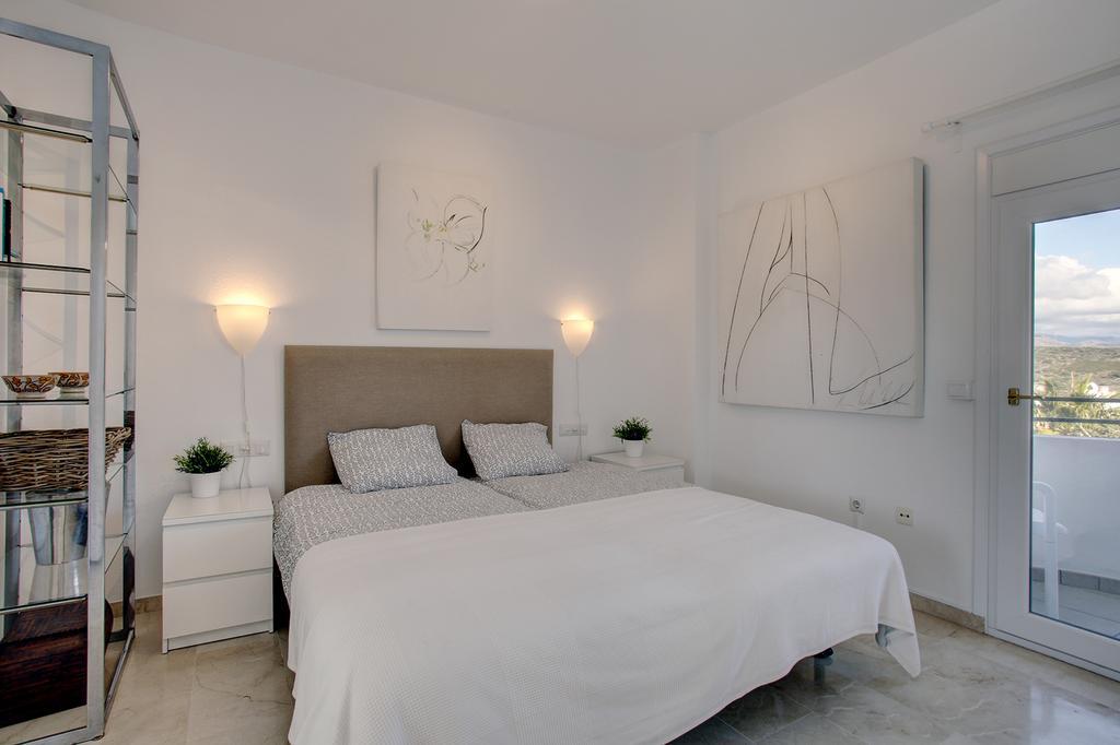 Sunny Golf Apartment Εστεπόνα Εξωτερικό φωτογραφία